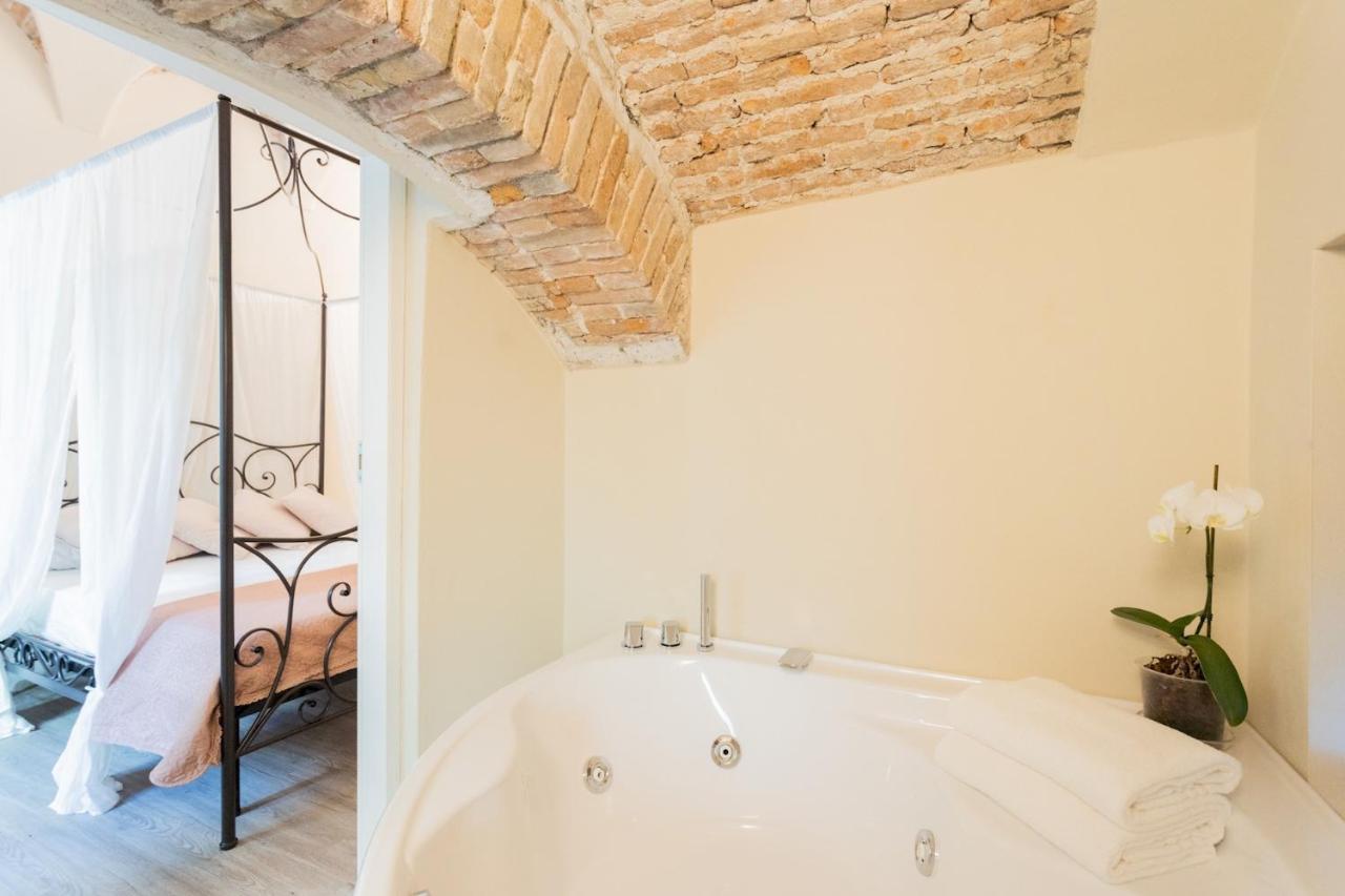 Romantic Escape City Centre With Jacuzzi & Parking By Rent All كومو المظهر الخارجي الصورة