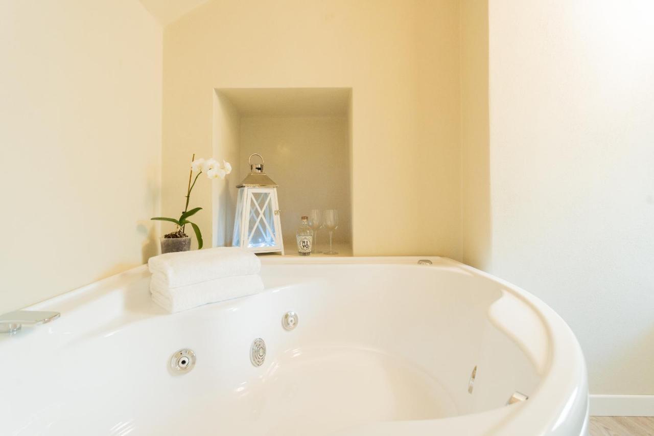 Romantic Escape City Centre With Jacuzzi & Parking By Rent All كومو المظهر الخارجي الصورة