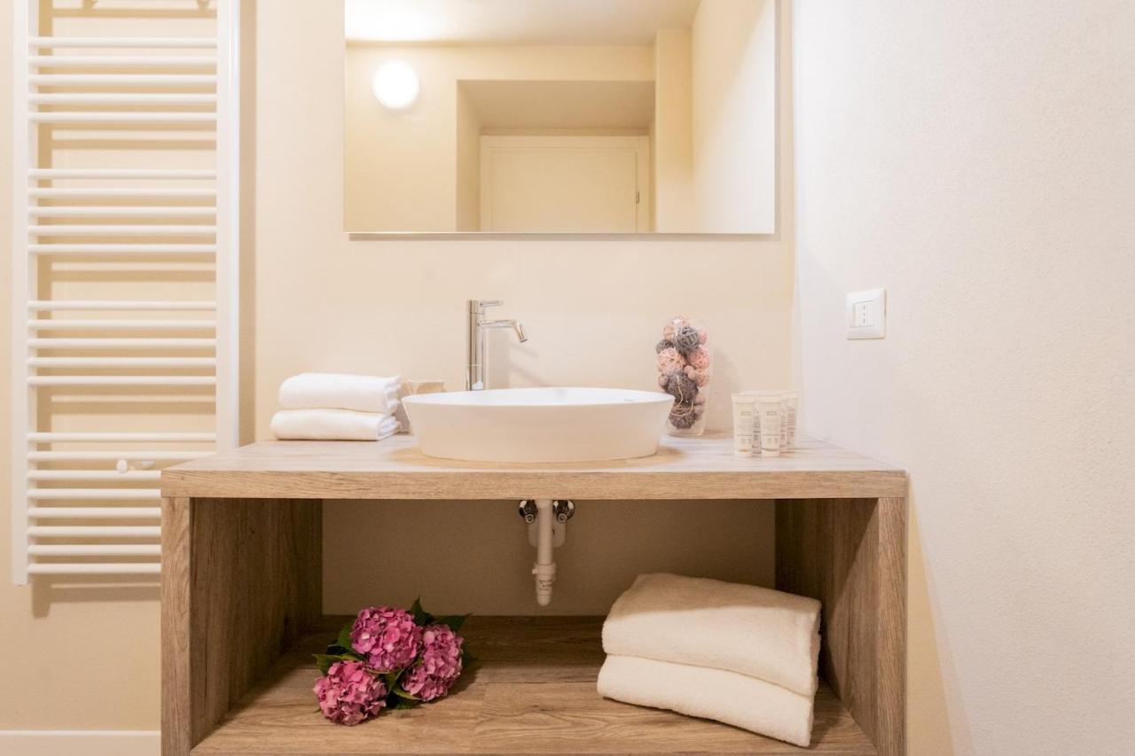 Romantic Escape City Centre With Jacuzzi & Parking By Rent All كومو المظهر الخارجي الصورة