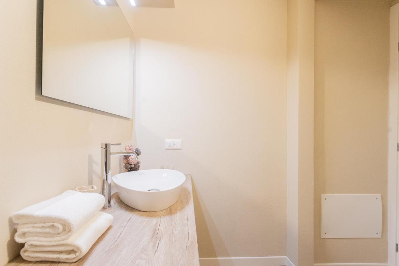 Romantic Escape City Centre With Jacuzzi & Parking By Rent All كومو المظهر الخارجي الصورة
